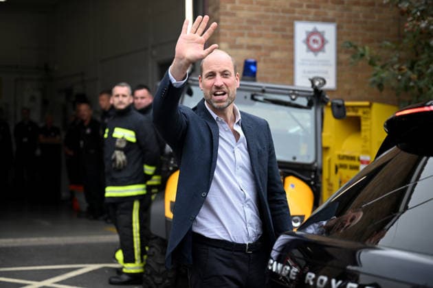 The Prince Of Wales Visits Ilminster ILMINSTER, ENGLAND - OCTOBER 06: Prince William, Prince of Wales waves to well wishers during his visit to Ilminster Fire Station on October 06, 2026 in Ilminster, England. The Prince of Wales visited Ilminster in Somerset to learn about communities growing their resilience to wild fires, flood and challenges caused by extreme weather and global warming., Credit:Finnbarr Webster PA ROTA - B68 Avalon United Kingdom, England, Ilminster  Copyright: xFinnbarrxWebsterx xPAxROTAx-xB68x xAvalonx 1141004174