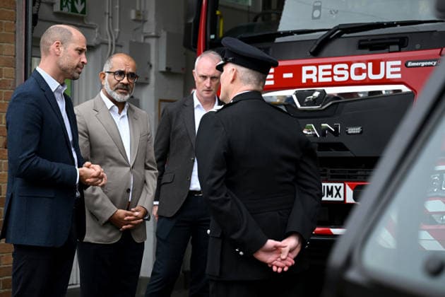 The Prince Of Wales Visits Ilminster ILMINSTER, ENGLAND - OCTOBER 06: Prince William, Prince of Wales speaks with Mohammed Sadiq the Lord-Lieutenant of Somerset and Chief Fire Officer Simon Young during his visit to Ilminster Fire Station on October 06, 2026 in Ilminster, England. The Prince of Wales visited Ilminster in Somerset to learn about communities growing their resilience to wild fires, flood and challenges caused by extreme weather and global warming., Credit:Finnbarr Webster PA ROTA - B68 Avalon United Kingdom, England, Ilminster  Copyright: xFinnbarrxWebsterx xPAxROTAx-xB68x xAvalonx 1141004247