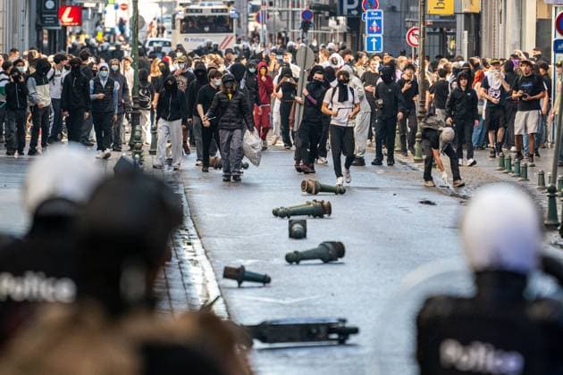 Youths confront riot police as students gather outside several schools in Liege during a protest against education reforms and budget cuts, on Tuesday 6 October 2026. Yesterday police arrested 16 people after the protests turned violent. The protests in French-speaking Belgium have been ongoing for months, following a series of reforms and budget cuts introduced by the French Community Government.  JONASxROOSENS 188939169