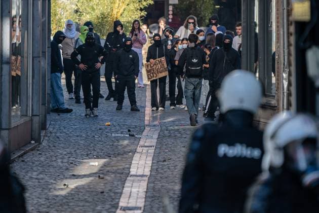 Youths confront riot police as students gather outside several schools in Liege during a protest against education reforms and budget cuts, on Tuesday 6 October 2026. Yesterday police arrested 16 people after the protests turned violent. The protests in French-speaking Belgium have been ongoing for months, following a series of reforms and budget cuts introduced by the French Community Government.  JONASxROOSENS 188939133