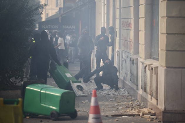 Student Demonstration - Paris Clashes on the sidelines of the students protest against the current state of public education, once again, on October 6, 2026, in Paris, France. They demand more resources for the national education system, and raise against the far right party - le Rassemblement National. Photo by Raphael Lafargue ABACAPRESS.COM Paris France  Copyright: xLafarguexRaphael ABACAx
