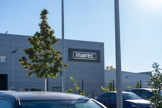 Machine Fire in Warehouse Causes Heavy Smoke; Company Building Evacuated On Tuesday, October 6, 2026, a machine fire broke out in Alzenau in the Aschaffenburg district. The fire started in the electrical system of a machine and caused heavy smoke to fill the warehouse and offices.
