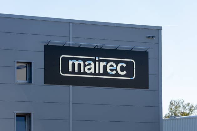 Machine Fire in Warehouse Causes Heavy Smoke; Company Building Evacuated On Tuesday, October 6, 2026, a machine fire broke out in Alzenau in the Aschaffenburg district. The fire started in the electrical system of a machine and caused heavy smoke to fill the warehouse and offices.