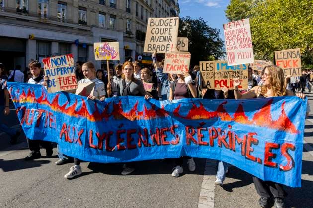 Paris, France October 6, 2026 - Demonstration organized as part of a national day of action launched by high school students. Nationwide student protests and violent school riots have disrupted over 700 secondary schools and led to roughly 5,000 arrests across France. What began in late September 2026 as peaceful blockades in the low-income Paris suburb of Seine-Saint-Denis has rapidly escalated into a major public order crisis for President Emmanuel Macron s government. MANIFESTATION ETUDIANTES, LYCEENS, GREVE, SOCIETE, JEUNES, JEUNESSE, ETUDIANT, Copyright: xVincentxIsorex