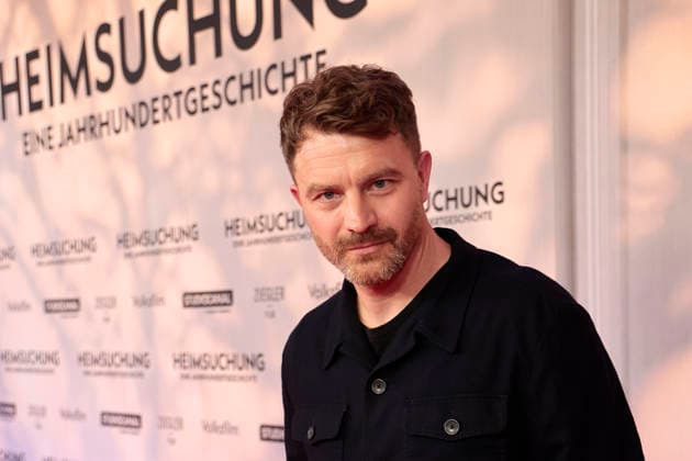 Friedrich Muecke attends the premiere of *Heimsuchung: The Beloved* at Kino International on October 6, 2026, in Berlin, Germany. *Heimsuchung: The Beloved* premiere in Berlin, Germany