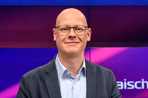 Pictured, from left: Matthias Deiß, ARD, Germany, Berlin, studio, guest on Maischberger, political talk show, TV, program, with host Sandra Maischberger, Das Erste, from Studio 20 in Adlershof, October 6, 2026, Copyright: HMBxMedia UwexKoch