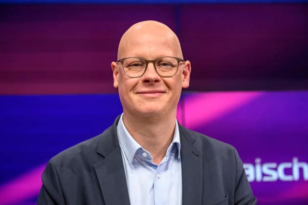 Pictured, from left: Matthias Deiß, ARD, Germany, Berlin, studio, guest on Maischberger, political talk show, TV, program, with host Sandra Maischberger, Das Erste, from Studio 20 in Adlershof, October 6, 2026, Copyright: HMBxMedia UwexKoch