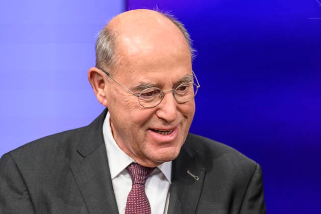 Pictured, from left: Gregor Gysi, Member of the Bundestag for Die Linke, GER, Berlin, studio, guest on Maischberger, political talk show, TV, program, with host Sandra Maischberger, Das Erste, from Adlershof Am Studio 20, October 6, 2026, Copyright: HMBxMedia UwexKoch