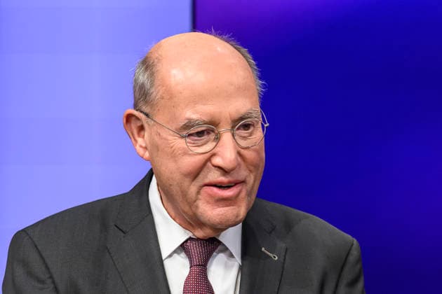 Pictured, from left: Gregor Gysi, Member of the Bundestag for Die Linke, GER, Berlin, studio, guest on Maischberger, political talk show, TV, program, with host Sandra Maischberger, Das Erste, from Adlershof Am Studio 20, October 6, 2026, Copyright: HMBxMedia UwexKoch