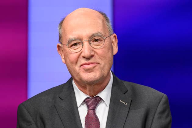 Pictured, from left: Gregor Gysi, Member of the Bundestag for Die Linke, GER, Berlin, studio, guest on Maischberger, political talk show, TV, program, with host Sandra Maischberger, Das Erste, from Adlershof Am Studio 20, October 6, 2026, Copyright: HMBxMedia UwexKoch