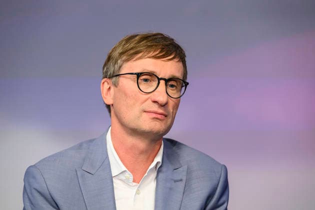 Pictured, from left: Sönke Neitzel, military historian, GER, Berlin, studio, guest on Maischberger, political talk show, TV, program, with host Sandra Maischberger, Das Erste, from Studio 20 in Adlershof, October 6, 2026, Copyright: HMBxMedia UwexKoch