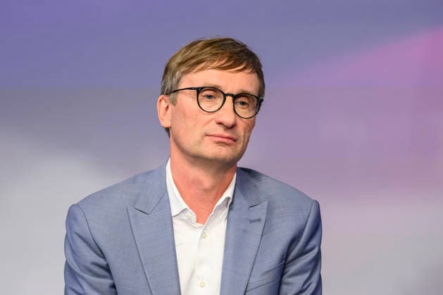 Pictured, from left: Sönke Neitzel, military historian, GER, Berlin, studio, guest on Maischberger, political talk show, TV, program, with host Sandra Maischberger, Das Erste, from Studio 20 in Adlershof, October 6, 2026, Copyright: HMBxMedia UwexKoch