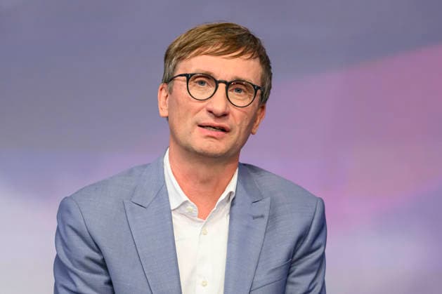 Pictured, from left: Sönke Neitzel, military historian, GER, Berlin, studio, guest on Maischberger, political talk show, TV, program, with host Sandra Maischberger, Das Erste, from Studio 20 in Adlershof, October 6, 2026, Copyright: HMBxMedia UwexKoch