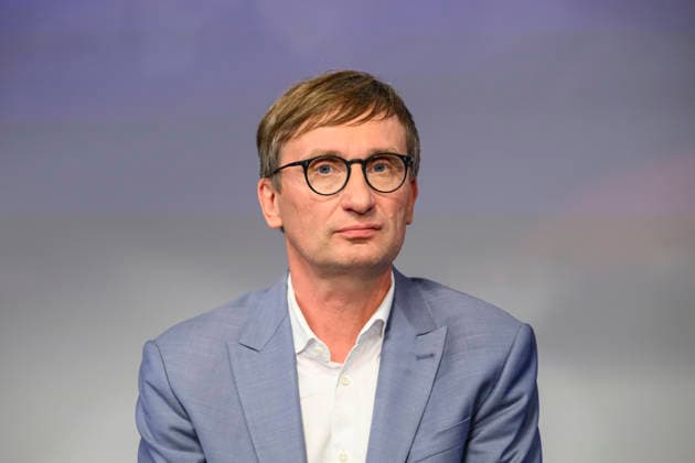 Pictured, from left: Sönke Neitzel, military historian, GER, Berlin, studio, guest on Maischberger, political talk show, TV, program, with host Sandra Maischberger, Das Erste, from Studio 20 in Adlershof, October 6, 2026, Copyright: HMBxMedia UwexKoch