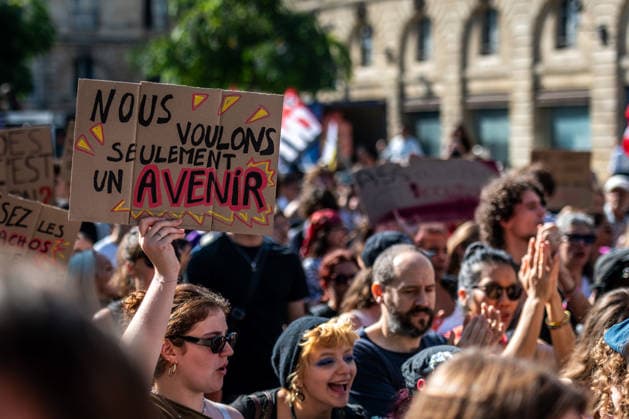October 6, 2026, Bordeaux, Nouvelle-Aquitaine, France: On October 6, 2026, nearly 9,000 people march through Bordeaux. Initially called around social demands, the demonstration takes on a strong high school student character as large numbers of young people join. Bordeaux France  - ZUMAh207 20261006_zip_h207_018 Copyright: xFabricexHebertx