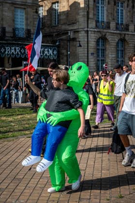 October 6, 2026, Bordeaux, Nouvelle-Aquitaine, France: On October 6, 2026, nearly 9,000 people march through Bordeaux. Initially called around social demands, the demonstration takes on a strong high school student character as large numbers of young people join. Bordeaux France - ZUMAh207 20261006_zip_h207_011 Copyright: xFabricexHebertx