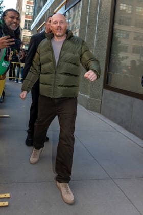 NEW YORK, NY- October 6: Bill Burr seen at ABC Studios in New York City on October 6, 2026 Credit: Camara Porter USA - ZUMAa123 20261006_zaa_a123_053 Copyright: xAdMediax