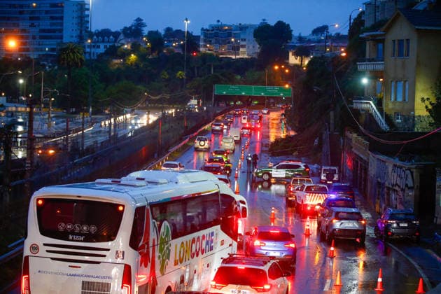 Vina del Mar, October 6, 2026 A landslide of earth and rocks affected Avenida Espana, between the Capuchinos Bridge and Caleta Abarca, caused by the severe weather system affecting the region. The landslide has closed a road to vehicular traffic. Manuel Lema Aton Chile, Vina del Mar, Chile Aton 1197159  Copyright: MANUELxLEMA ATONxCHILE