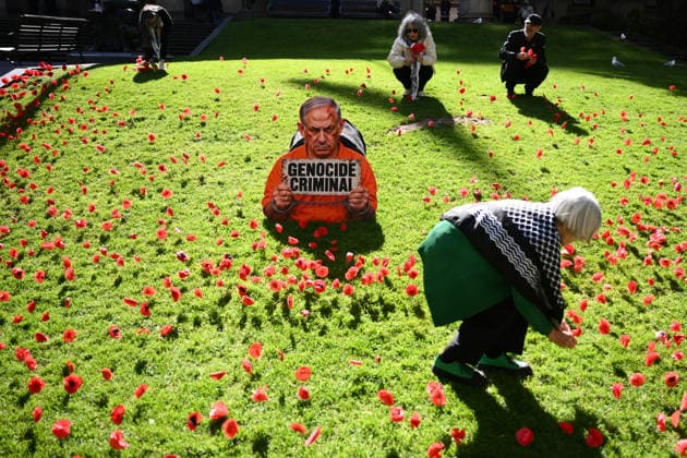 PRO-PALESTINE VIGIL, Pro-Palestine protestors place poppies on the lawn around a placard featuring Israel Prime Minister Benjamin Netanyahu during a vigil for Gaza at the State Library Victoria in Melbourne, Wednesday, October 7, 2026. ( NO ARCHIVING MELBOURNE VICTORIA Australia  Copyright: xJOELxCARRETTx 20261007169235191568