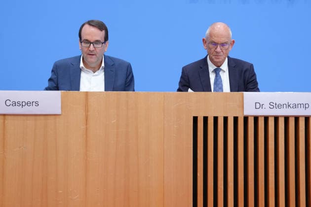 Federal Press Conference: Presentation of the Study on Artificial Intelligence Security in the German Economy Thomas Caspers alongside Dr. Dirk Stenkamp at the presentation of the study on artificial intelligence security in the German economy—risks, AI security incidents, and protective measures—at the Federal Press Conference in Berlin, Octobe