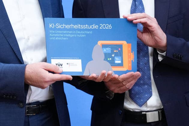 Federal Press Conference, Presentation of the Study on Artificial Intelligence Security in the German Economy The joint AI study by TÜV and BSI, published as a book, at the presentation of the study on artificial intelligence security in the German economy: Risks, AI security incidents, and protective measures at the Federal Press