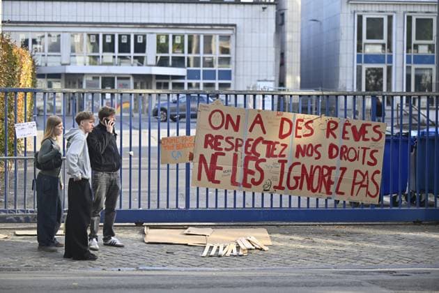 students gather outside Leoni de Waha school in Liege city center during a protest against education reforms and budget cuts, on Wednesday 7 October 2026. On Monday police arrested 16 people after the protests turned violent. About a hundred rioters continued to vandalize the city centre and face police on Tuesday. This Wednesday, police and Liege mayor called students to come back to school.  ERICxLALMAND 189036164