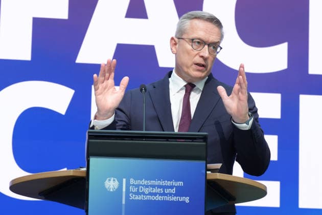 Statement by the Federal Minister for Digital Affairs on Government Modernization: Dr. Karsten Wildberger, Minister for Digital Affairs, is pictured reinforcing his remarks with gestures and facial expressions during his statement on the Cabinet’s decision regarding the report on one year of government modernization, Berlin, October 7, 2026, Berlin, Berlin, Germany