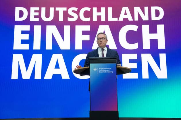 Statement by the Federal Minister for Digital Affairs on Government Modernization: Dr. Karsten Wildberger, Minister for Digital Affairs, on stage delivering a statement on the Cabinet’s decision regarding the report on one year of government modernization, Berlin, October 7, 2026, Berlin, Berlin, Germany