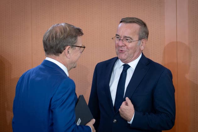 Cabinet meeting, Federal Government, Kickoff, Cabinet meeting, Federal Government, Boris Pistorius, Federal Minister of Defense, Johann Wadephul, Federal Minister of Foreign Affairs, Berlin, Berlin, GER