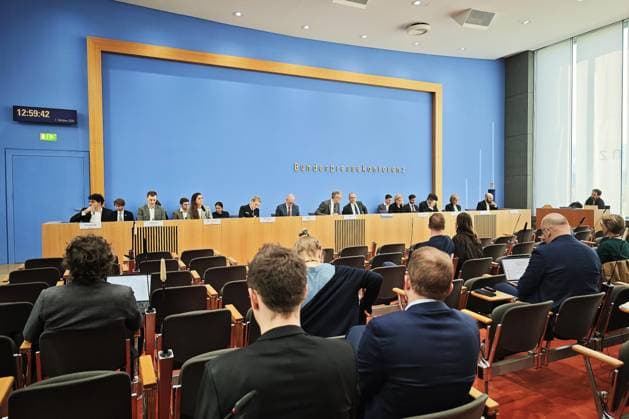 Berlin, Germany, October 7, 2026 Federal Press Conference Government Press Conference L R, including Felix Pawlowski (BMG), Tim Niklas Wentzel (BMWE), Alma Laiadhi (BMF), Christiane Noack (BMVg), Martin Giese (AA), Sebastian Hille (BPA), Tim Szent Ivanyi (BPK), Elena Singer (BMI), Eike Hosemann (BMJV), Katharina Schuler (BMAS), Bastian Zimmermann (BMV) Copyright: xdtsxNachrichtenagenturx dts_137497