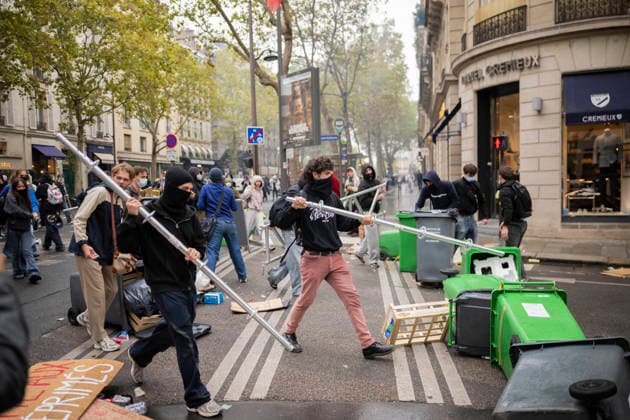 Students Demonstration outside Science Po Paris Students on Boulevard Saint Germain during a demonstration outside Science Po in Paris, France on October 7 2026 in support of high school students. Photo by Eliot Blondet ABACAPRESS.COM Paris France  Copyright: xBlondetxEliot ABACAx
