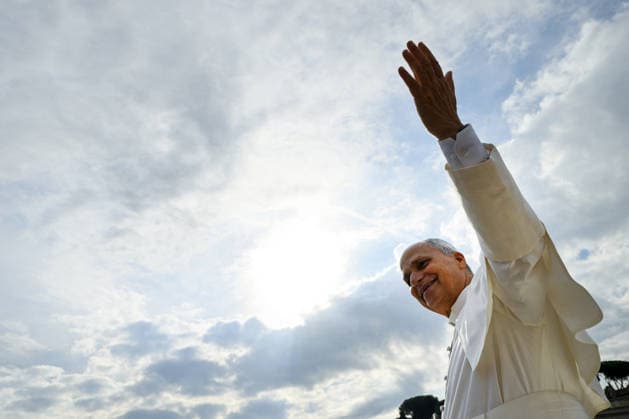 Pope Leo XIV Leads The General Audience - Vatican Pope Leo XIV attends the weekly general audience in Saint Peter’s square, Vatican on October 7, 2026. Photo by (EV) Simone Risoluti Vatican Media ABACAPRESS.COM Rome  Copyright: xABACAx