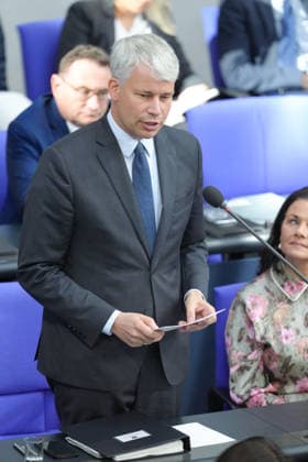 German Bundestag, 98th Plenary Session: A Profile of Transportation Minister Steffen Bilger. The minister answers questions from members of parliament from his seat on the government bench during the questioning of the federal government at the 98th session of the German Bundestag in Berlin, October 7, 2026, Berlin, Berlin, Germany