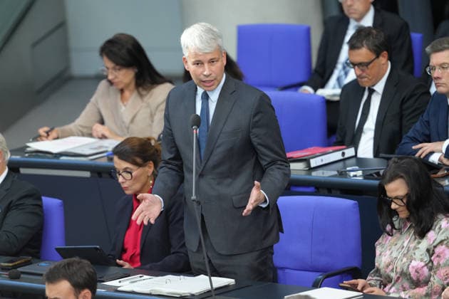 German Bundestag, 98th Plenary Session: Transportation Minister Steffen Bilger answers questions from members of parliament with expressive facial expressions and gestures from his seat on the government bench during the questioning of the federal government at the 98th session of the German Bundestag in Berlin, October 7, 2026, Berlin, Berlin, Germany