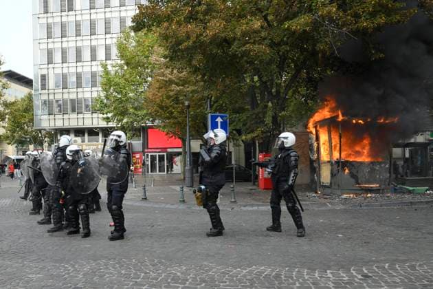 Liege Students Protest Against Austerity Measures 07 10 2026 LIEGE, BELGIUM Degradation at Place Saint-Lambert: Students protesting against the austerity measures introduced by the Wallonia-Brussels Federation (FWB) government are pictured in Liege, Belgium, on October 7, 2026. ( Liege Belgium  Copyright: xPhilipxReynaersx