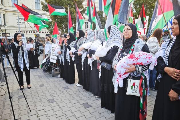 Berlin, Germany, October 7, 2026: Pro-Palestinian demonstration on the third anniversary of the Hamas attack on Israel near Checkpoint Charlie in the Mitte district Copyright: xdtsxNachrichtenagenturx dts_137510