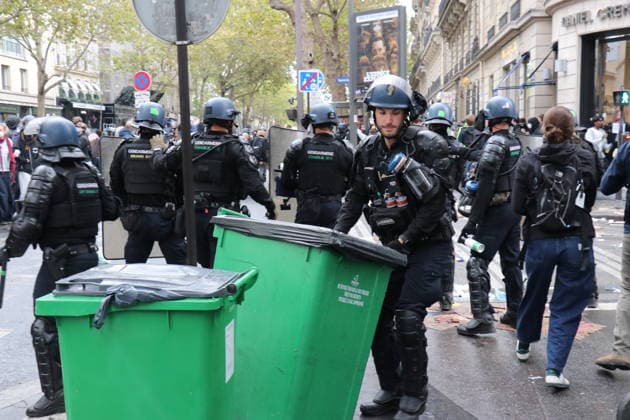 Student blockade near Sciences Po Paris PARIS, FRANCE - OCTOBER 7: A heavy police presence is deployed at the scene as students denounce conditions in the education system and express solidarity with mobilized high school students in Paris, France, on October 7, 2026. Students gather behind makeshift barricades made of trash bins and metal barriers near Sciences Po Paris as part of ongoing mobilization linked to the broader high school and university protest movement. Umit Donmez Anadolu Paris France. Editorial use only. Please get in touch for any other usage.  Copyright: x2026xAnadoluxUmitxDonmezx