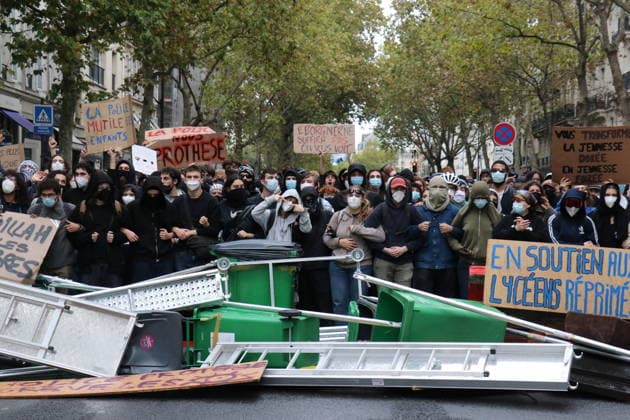 Student blockade near Sciences Po Paris PARIS, FRANCE - OCTOBER 7: Students gather behind makeshift barricades made of trash bins and metal barriers near Sciences Po Paris as part of ongoing mobilization linked to the broader high school and university protest movement in Paris, France, on October 7, 2026. A heavy police presence is deployed at the scene as students denounce conditions in the education system and express solidarity with mobilized high school students. Umit Donmez Anadolu Paris France. Editorial use only. Please get in touch for any other usage.  Copyright: x2026xAnadoluxUmitxDonmezx