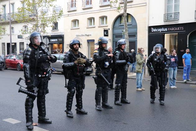 Student blockade near Sciences Po Paris PARIS, FRANCE - OCTOBER 7: A heavy police presence is deployed at the scene as students denounce conditions in the education system and express solidarity with mobilized high school students in Paris, France, on October 7, 2026. Students gather behind makeshift barricades made of trash bins and metal barriers near Sciences Po Paris as part of ongoing mobilization linked to the broader high school and university protest movement. Umit Donmez Anadolu Paris France. Editorial use only. Please get in touch for any other usage.  Copyright: x2026xAnadoluxUmitxDonmezx