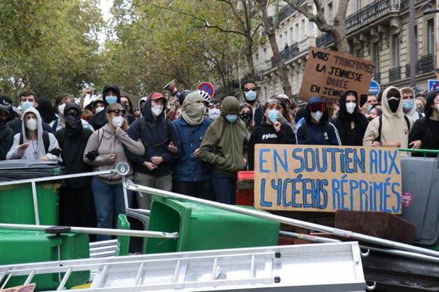 Student blockade near Sciences Po Paris PARIS, FRANCE - OCTOBER 7: Students gather behind makeshift barricades made of trash bins and metal barriers near Sciences Po Paris as part of ongoing mobilization linked to the broader high school and university protest movement in Paris, France, on October 7, 2026. A heavy police presence is deployed at the scene as students denounce conditions in the education system and express solidarity with mobilized high school students. Umit Donmez Anadolu Paris France. Editorial use only. Please get in touch for any other usage.  Copyright: x2026xAnadoluxUmitxDonmezx