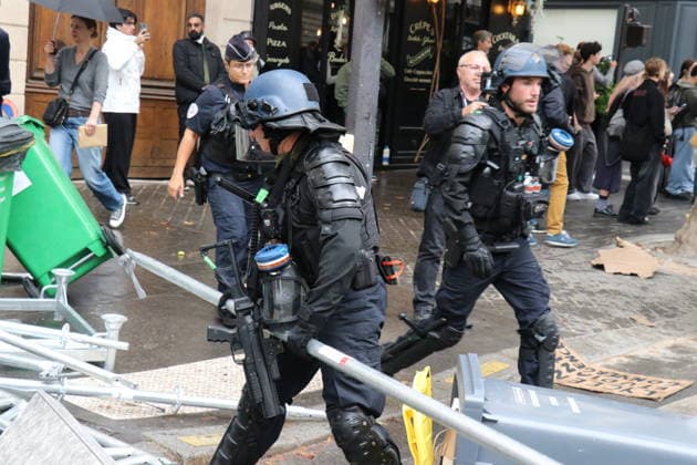 Student blockade near Sciences Po Paris PARIS, FRANCE - OCTOBER 7: A heavy police presence is deployed at the scene as students denounce conditions in the education system and express solidarity with mobilized high school students in Paris, France, on October 7, 2026. Students gather behind makeshift barricades made of trash bins and metal barriers near Sciences Po Paris as part of ongoing mobilization linked to the broader high school and university protest movement. Umit Donmez Anadolu Paris France. Editorial use only. Please get in touch for any other usage.  Copyright: x2026xAnadoluxUmitxDonmezx
