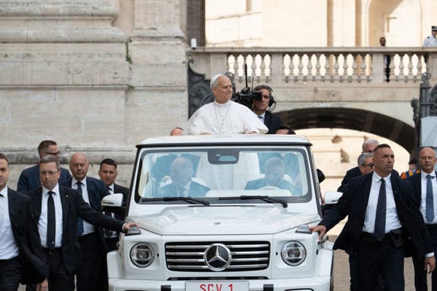 His Holiness Pope Leo Xiv Attends a Weekly General Audience at St Peter s Square in The Vatican Pope Leo XIV Rome 7 October 2026 His Holiness Pope Leo XIV attends a weekly general audience at St Peter s Square in The Vatican Vatican City on October 7, 2026. Photo by Andrea Bracaglia ABACAPRESS.COM Vatican City Vatican City Vatican (or Holy See)  Copyright: xBracagliaxAndrea ABACAx