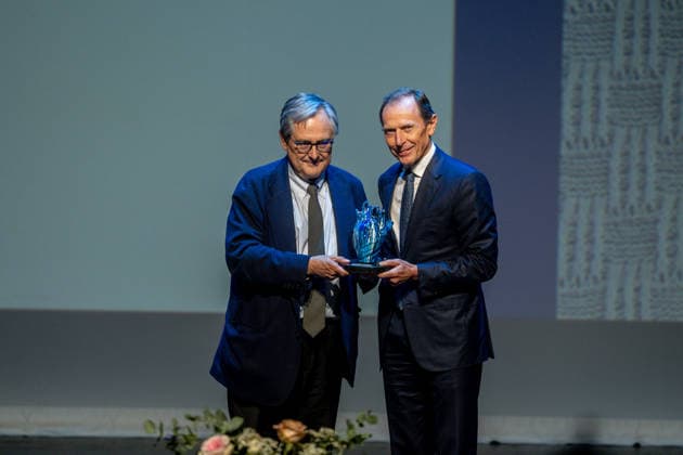 3rd Annual Hispanic Influence Awards Francisco Marhuenda, editor-in-chief of La Razón, presents an award to Real Madrid during the 3rd Annual Hispanic Influence Awards ceremony on October 7, 2026, in Madrid, Spain. The main objective of the Hispanic Influence Awards is to recognize excellence, talent, creativity, and leadership of individuals and institutions that strengthen ties within the Spanish-speaking community and promote Hispanic values on a global scale. OCTOBER 7, 2026 HISPANIC INFLUENCE AWARDS SPANISH-SPEAKERS HISPANIC IDENTITY Madrid Madrid, Spain Copyright: xRicardoxRubiox 7827311