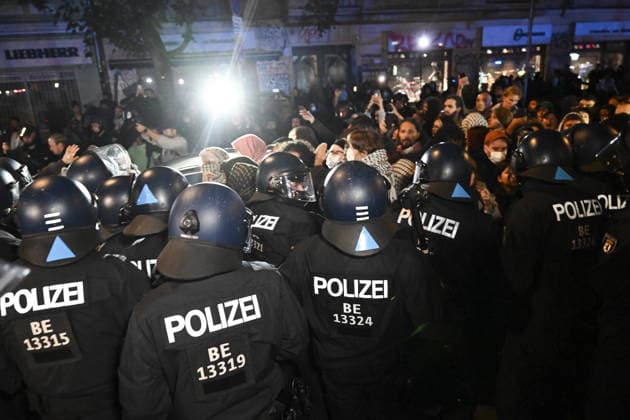 Police in Berlin intervened in demonstrations in support of Palestinians BERLIN, GERMANY - OCTOBER 7: German police intervene a pro-Palestinian demonstration in Berlin, Germany on October 7, 2026. More than a thousand demonstrators gathered at Oranien Square to protest Israeli attack on Gaza and marched toward Hermann Square before police broke up the rally near the Kottbusser Tor subway station, detaining numerous participants. Halil Sagirkaya Anadolu Berlin Germany. Editorial use only. Please get in touch for any other usage.  Copyright: x2026xAnadoluxHalilxSagirkayax