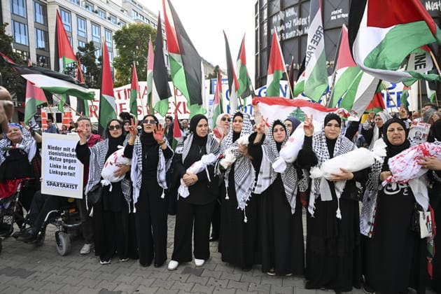 Police in Berlin intervened in demonstrations in support of Palestinians BERLIN, GERMANY - OCTOBER 7: Demonstrators hold toy dolls wrapped in white shrouds to symbolize Palestinian children killed in Israeli attacks, during a pro-Palestine rally organized by Palestinian associations at the intersection of Zimmer and Friedrich streets in Berlin, Germany on October 7, 2026. Halil Sagirkaya Anadolu Berlin Germany. Editorial use only. Please get in touch for any other usage.  Copyright: x2026xAnadoluxHalilxSagirkayax