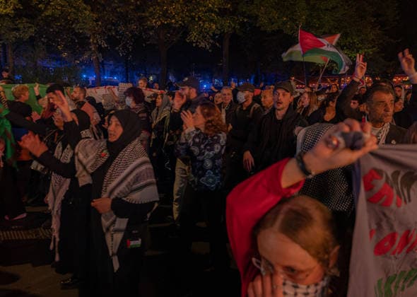 October 7, 2026, Berlin, Germany: Hundereds of pro-palestinian protesters gather in Berlin, Germany, on October 7, 2026. This marks the three-year anniversary of the Hamas led border attacks in Southern Israel. Germany  - ZUMAj167 20261007_zip_j167_034 Copyright: xSvetxJacquelinex