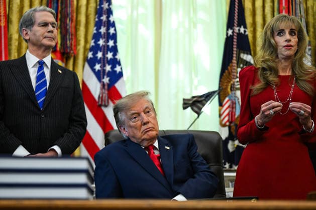 WASHINGTON, DC - OCT. 7: Susan Dell, wife of Dell Technologies CEO Michael Dell, right, speaks during an announcement with United States President Donald J Trump, center, on Trump Accounts in the Oval Office of the White House in Washington, DC, USA, on Wednesday, October 7, 2026. Looking on from left is US Secretary of the Treasury Scott Bessent. Copyright: xAnnabellexGordon PoolxviaxCNPx MediaPunchx