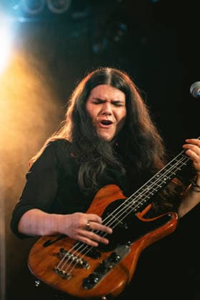 The Magic Numbers live in Malmoe, Sweden Malmo, Sweden. 07th, October 2026. The English alternative rock band The Magic Numbers performs a live concert at Plan B in Malmo. Here bass player and singer Michele Stodart is seen live on stage. Sweden, Malmö, Plan B  Copyright: xGonzalesxPhoto JoexMillerx