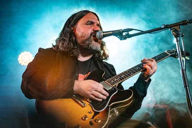 The Magic Numbers live in Malmoe, Sweden Malmo, Sweden. 07th, October 2026. The English alternative rock band The Magic Numbers performs a live concert at Plan B in Malmo. Here singer and guitarist Romeo Stodart is seen live on stage. Sweden, Malmö, Plan B  Copyright: xGonzalesxPhoto JoexMillerx