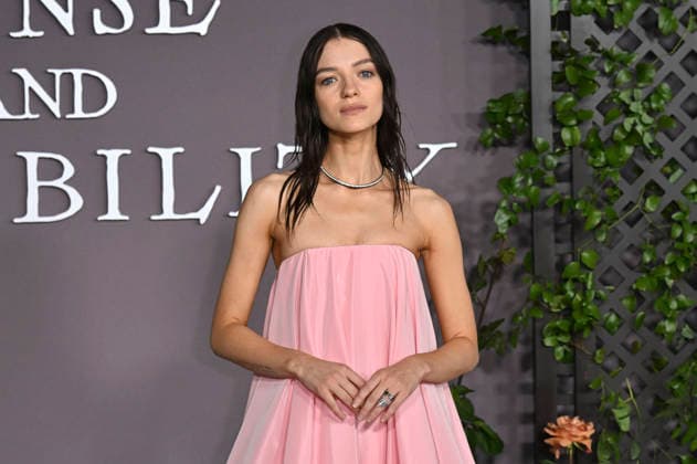 at the premiere of the movie *Sense and Sensibility* at the United Theater in Los Angeles, October 7, 2026 Foto:xD.xStarbuckx xFuturexImagex sensuality_6103